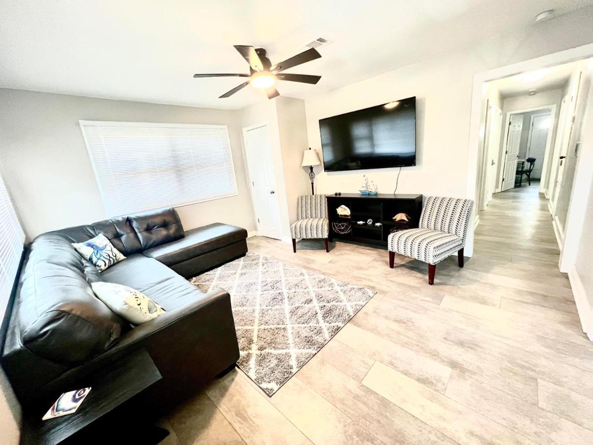 4/2 Home Close To Beach, Centrally Located! Gulfport Eksteriør billede