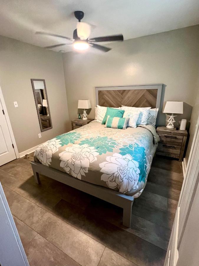 4/2 Home Close To Beach, Centrally Located! Gulfport Eksteriør billede