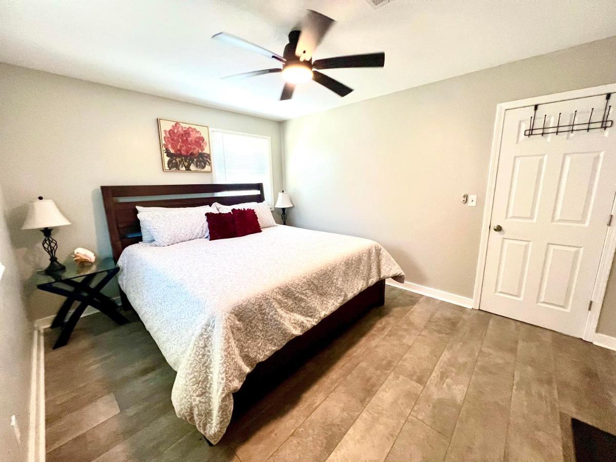 4/2 Home Close To Beach, Centrally Located! Gulfport Eksteriør billede