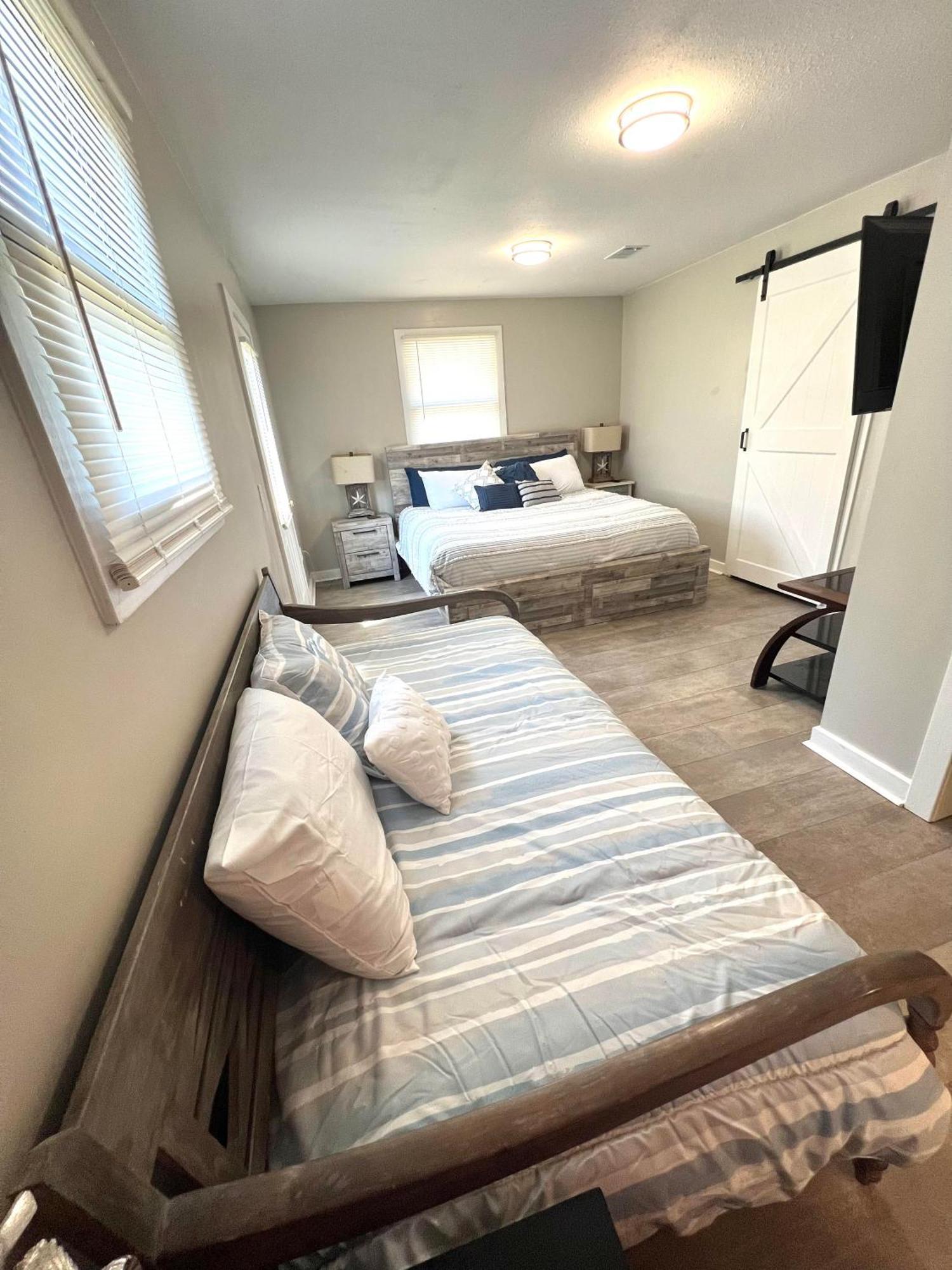 4/2 Home Close To Beach, Centrally Located! Gulfport Eksteriør billede