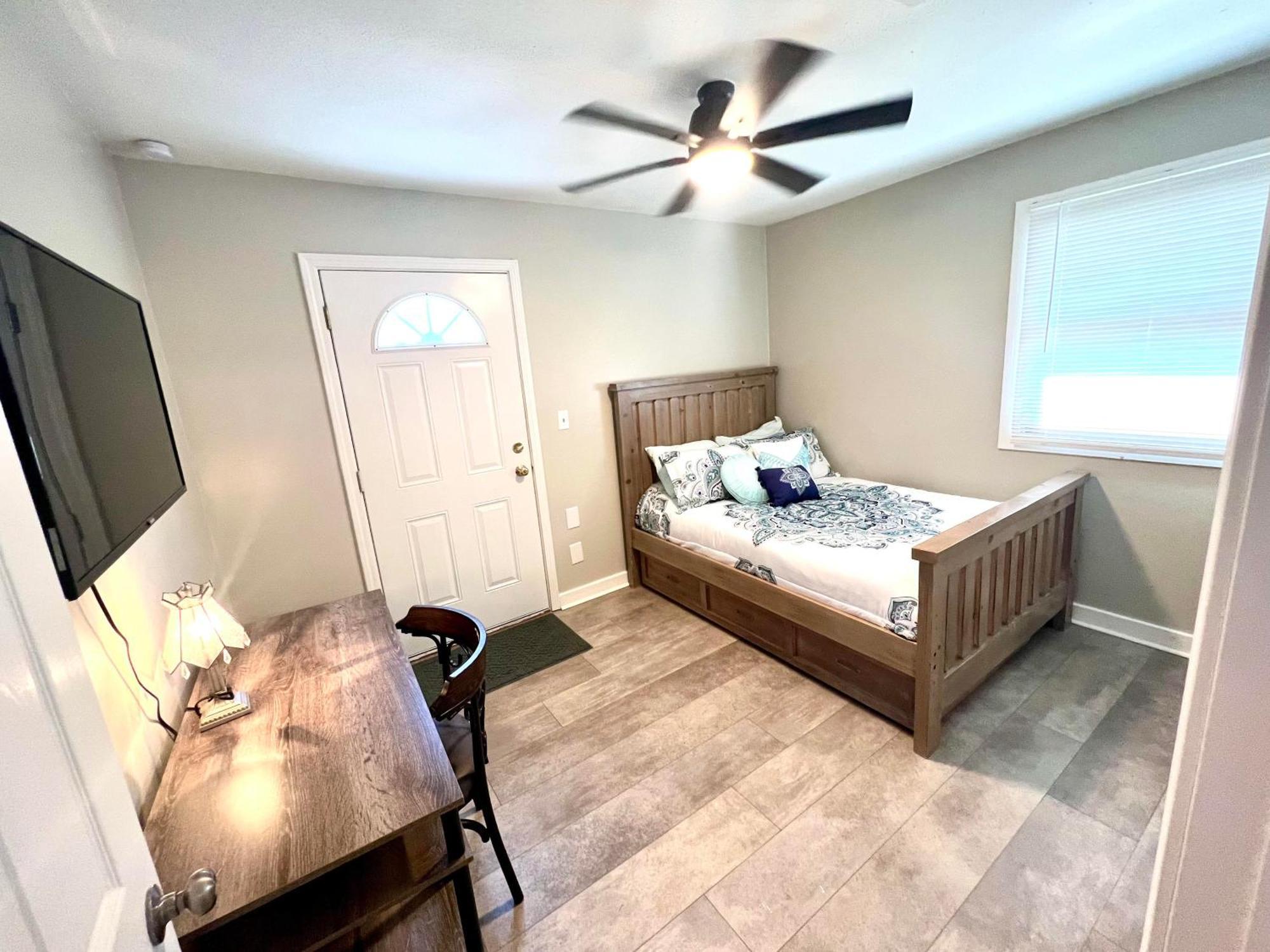 4/2 Home Close To Beach, Centrally Located! Gulfport Eksteriør billede