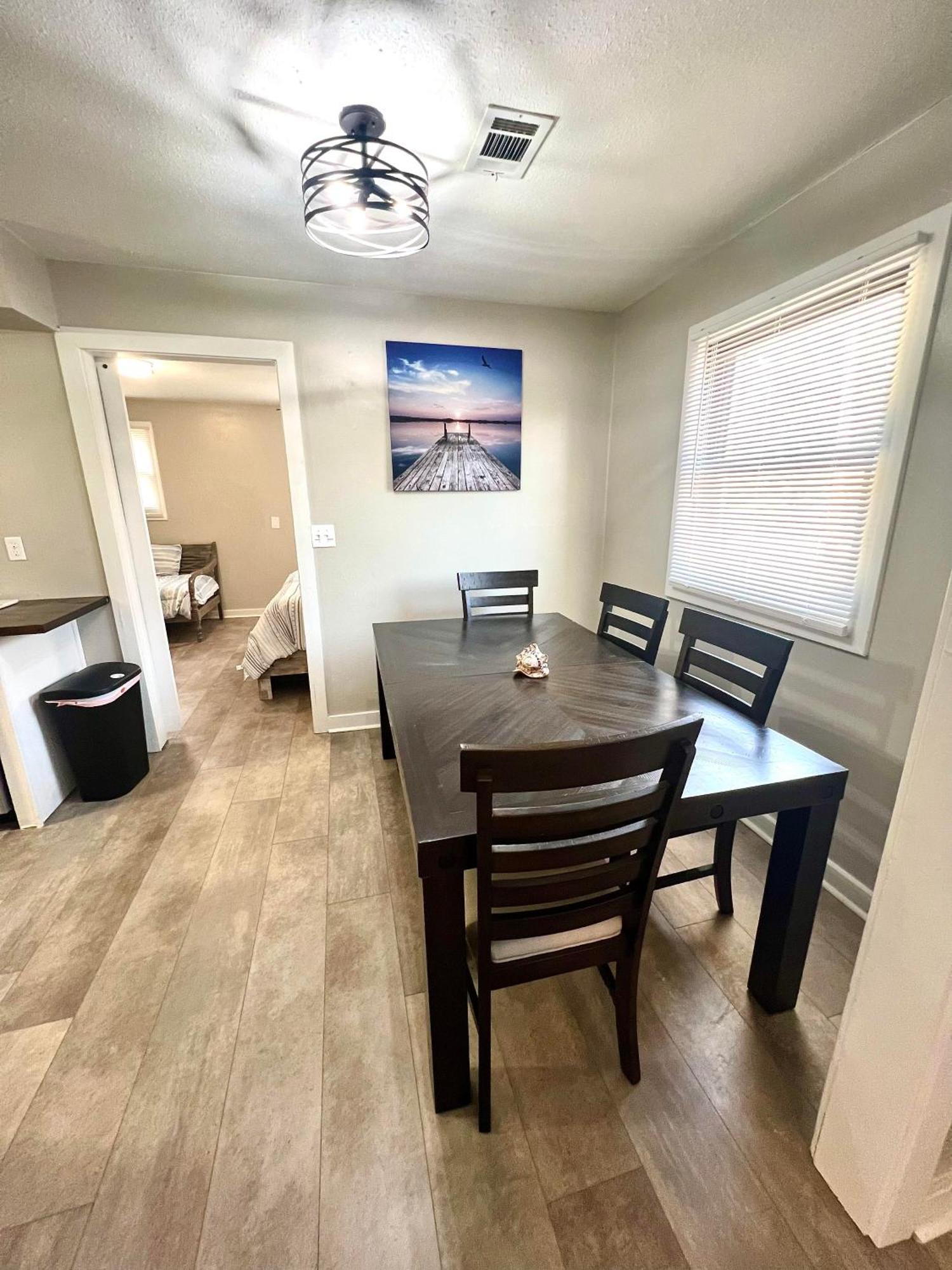 4/2 Home Close To Beach, Centrally Located! Gulfport Eksteriør billede