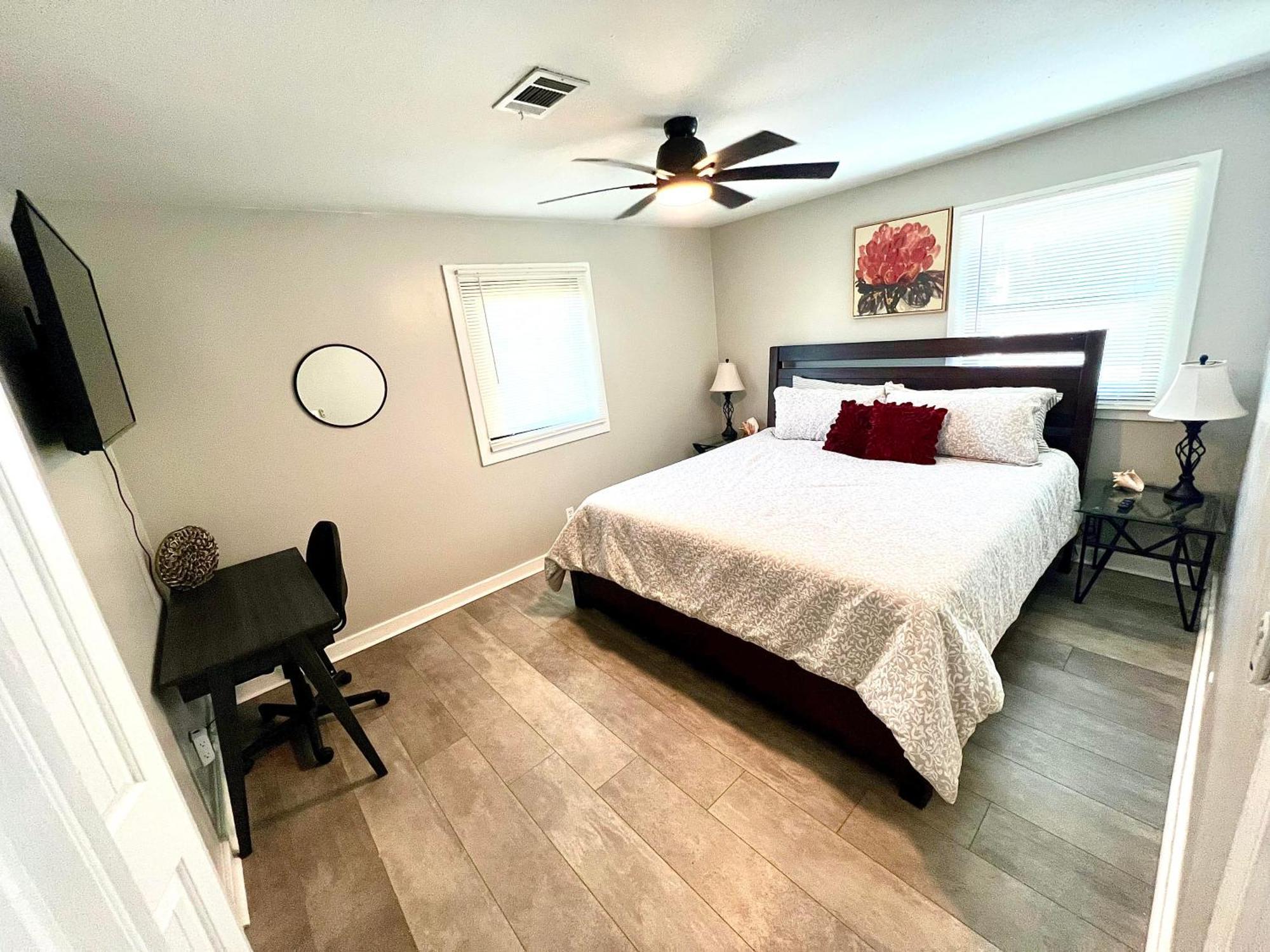 4/2 Home Close To Beach, Centrally Located! Gulfport Eksteriør billede